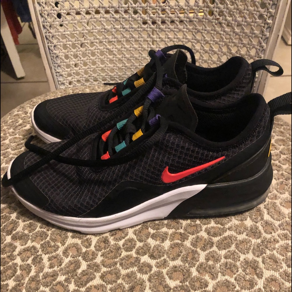 *** Girls Nike Air *** SZ 3.5 ***